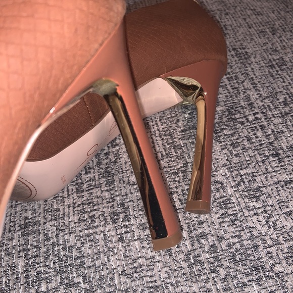 Jessica Simpson Heels. Size 7 - Picture 3 of 4